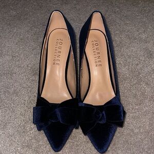 Navy blue velvet bow heels